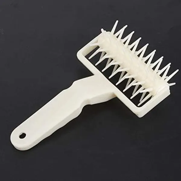 Pizza_Dough_Docker_Roller_with_spikes_for_holes_(Plastic)