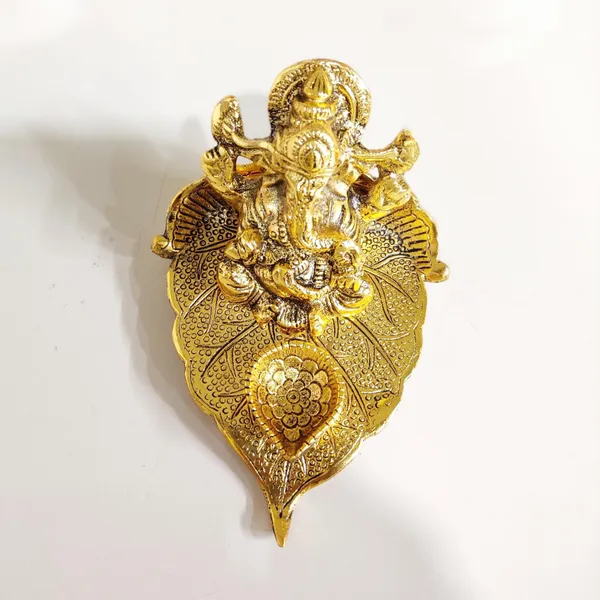 Metal_Ganesha_Statue_With_Diya