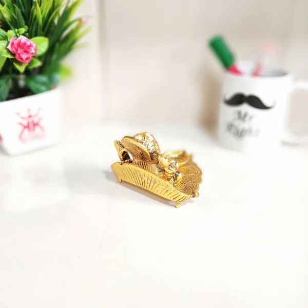 Metal_Ganesha_Statue_With_Diya