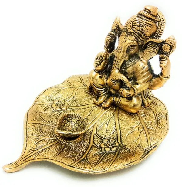 Gifts_Metal_Ganesh_Gold_Polish_Leaf_(12_X12_X_8_Cm)_Decorative_Showpiece_-_14_Cm_(Crystal)