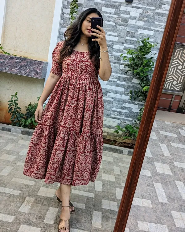 Red_Cotton_Blend_Anarkali_Gown_for_women