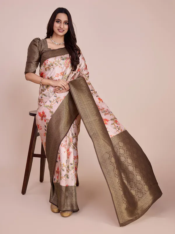 https://d1311wbk6unapo.cloudfront.net/NushopCatalogue/tr:f-webp,w-600,fo-auto/Printed_Organza_Regular_Fit_Women_s_Saree_with_unstitched_Blouse__S23OS2R3XP_2024-07-19_1.jpg__Aura Silk