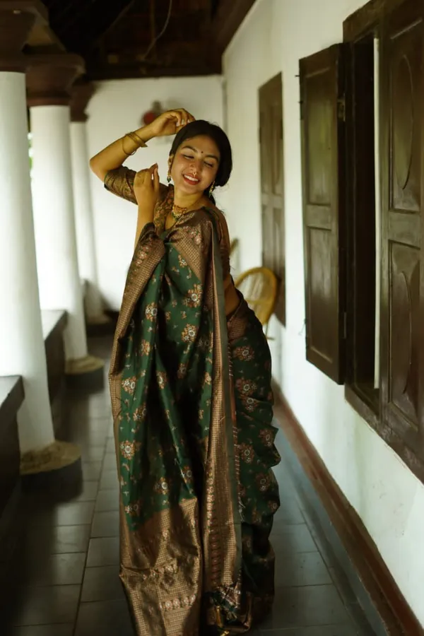 Dark_Green_Soft_Silk_Saree_With_Blouse_Piece_For_Women