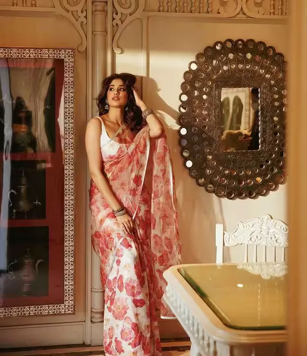 Pure_Soft_Organza_Silk_Floral_Printed_Saree_With_Unstitched_Blouse