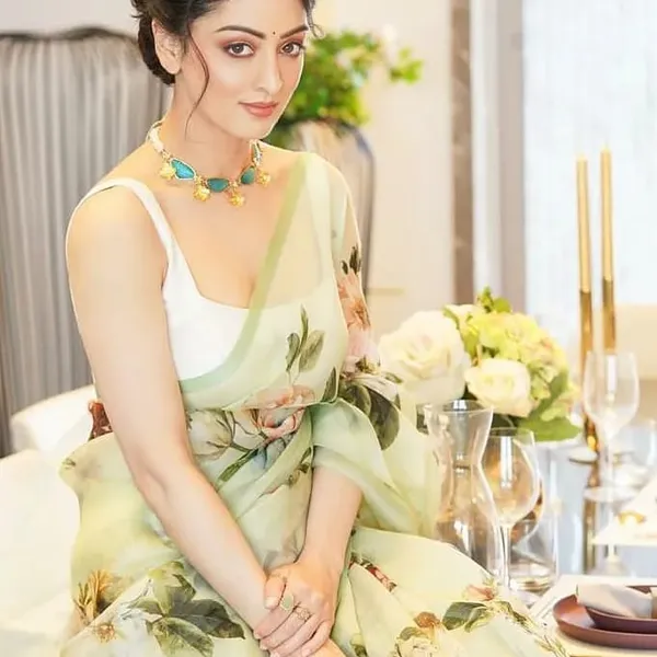 Pure_Soft_Organza_Silk_Floral_Printed_Saree_With_Unstitched_Blouse