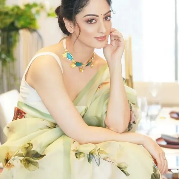 Pure_Soft_Organza_Silk_Floral_Printed_Saree_With_Unstitched_Blouse