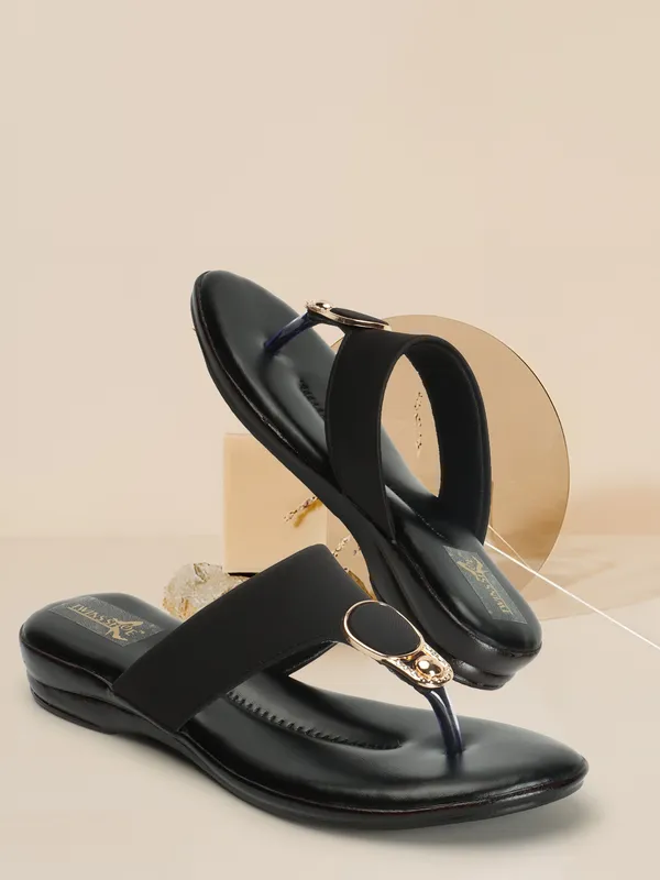 Casual_Buckle_Flat_Slippers_(Black)
