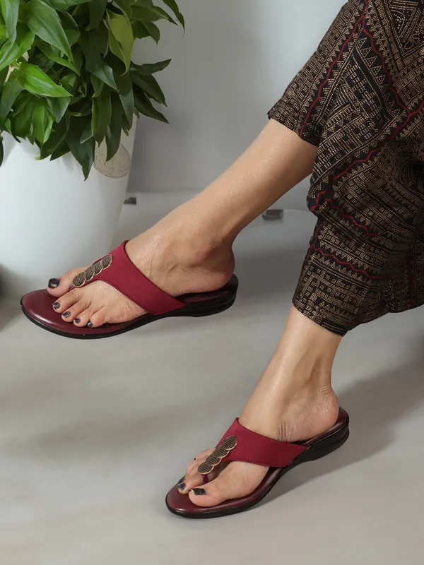 Casual_Buckle_Flat_Slippers_(Cherry)