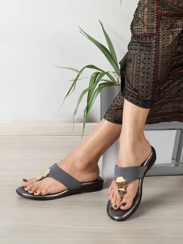 Casual_Buckle_Flat_Slippers_(Grey)