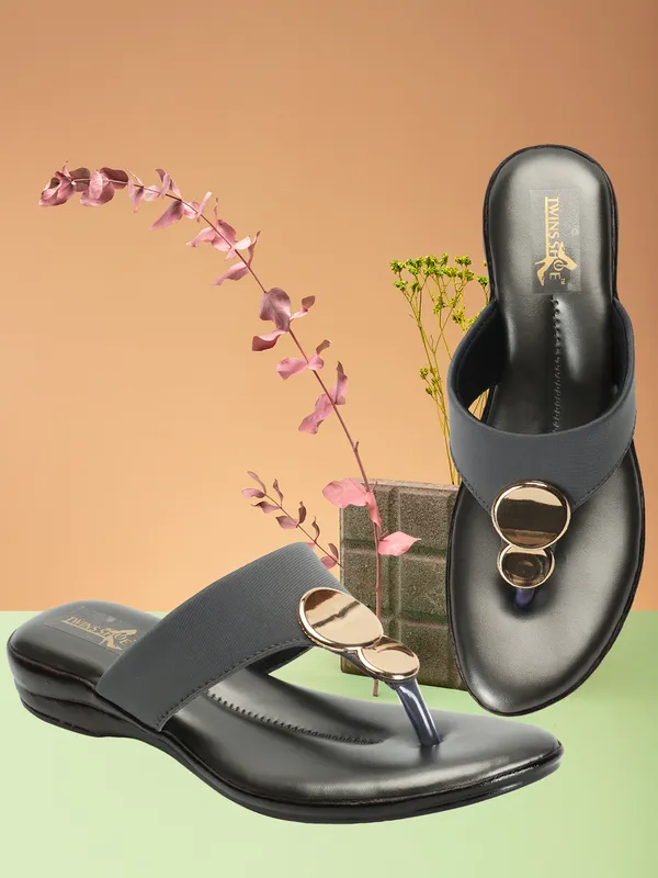 Casual_Buckle_Flat_Slippers_(Grey)