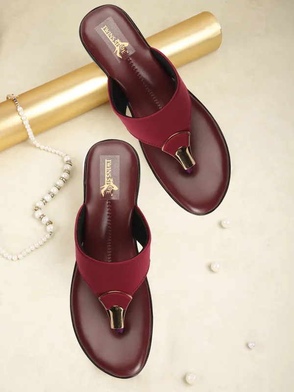 Casual_Buckle_Flat_Slippers_(Cherry)