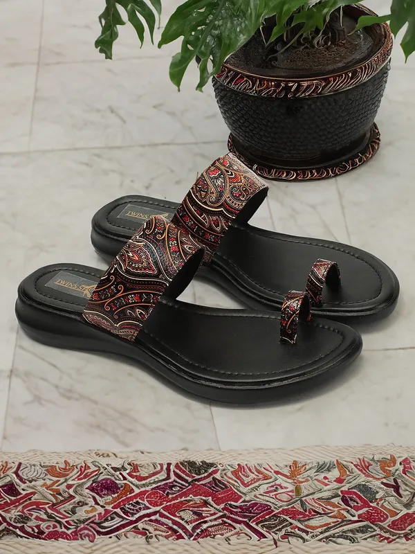 Casual_Slip_On_Flat_Slippers_(Cream)