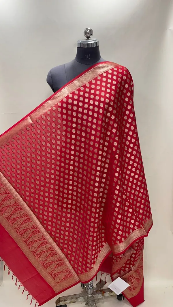 Humairah_Presents_Red_Semi_Katan_Silk_Floral_Zari_Chunri_Booti_Paisley_Anchal_Banarasi_Dupatta