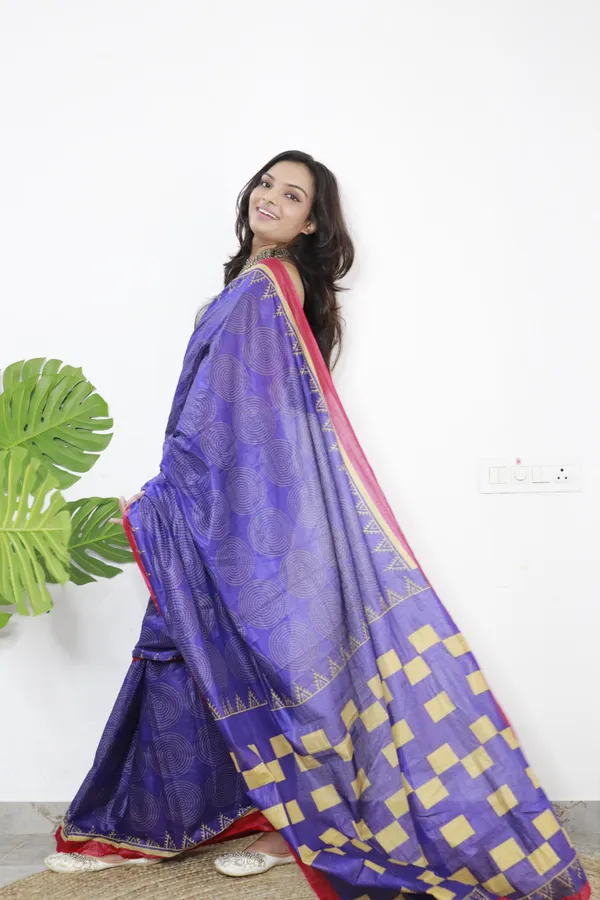 Ikkat_Print_Pure_Soft_Cotton_saree_With_Blouse_Piece