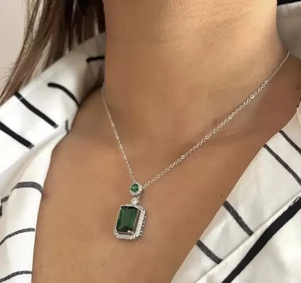 RAKHI_SPECIAL_GIFT_FOR_SISTER_-_EXCLUSIVE_SILVER_CHAIN_WITH_GREEN_PENDENT