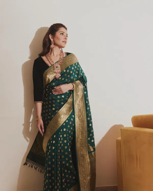 Green_Soft_Banarasi_Silk_Saree_With_Blouse_Piece_For_Women