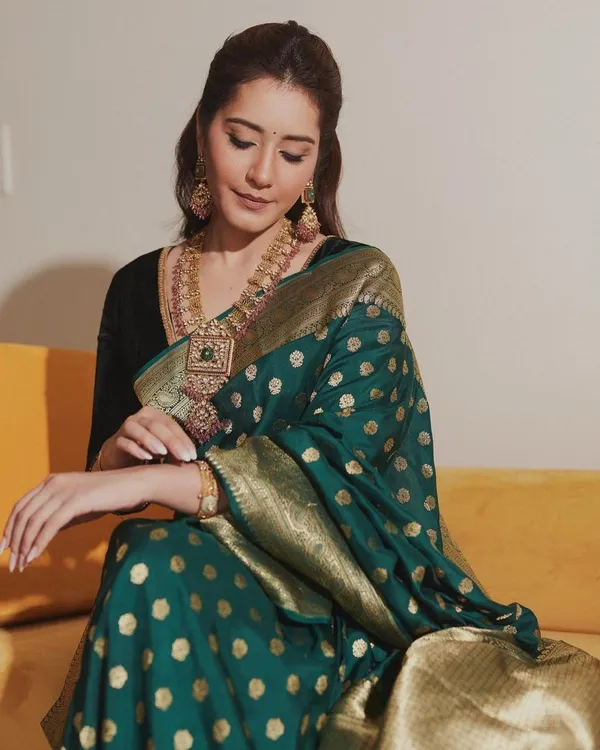 Green_Soft_Banarasi_Silk_Saree_With_Blouse_Piece_For_Women