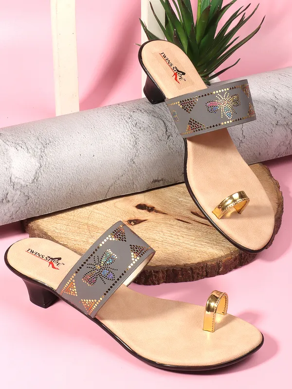Women_Casual_Ethnic_Heels_(Grey)