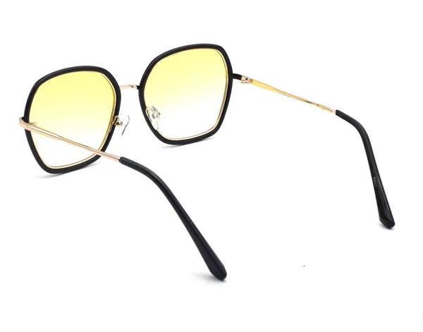 Black_Over-Sized_Sunglasses_-_For_Women