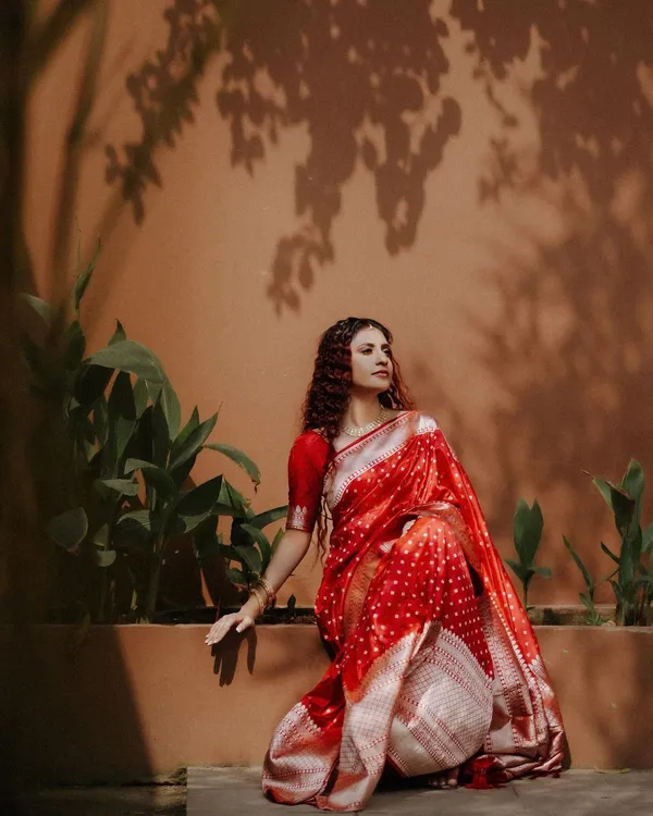 Red_Soft_Silk_Saree_With_Blouse_Piece_For_Women