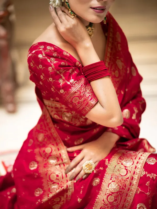 Red_Soft_Banarasi_Silk_Saree_With_Blouse_Piece_For_Women