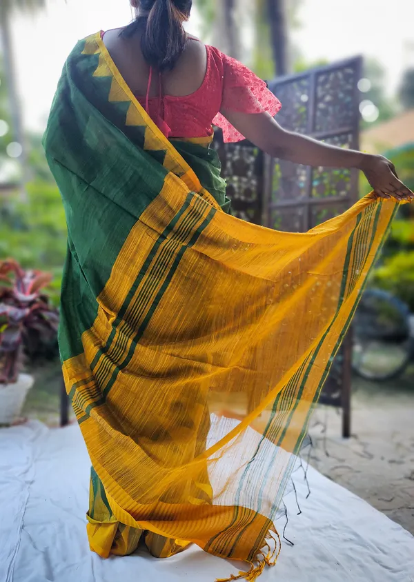 Green_Cotton_Silk_Temple_Border_Woven_Handloom_Saree