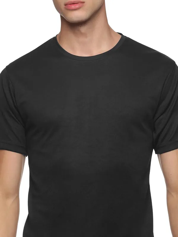 Black_Polyester_Half_Sleeve_T_Shirt_For_Men