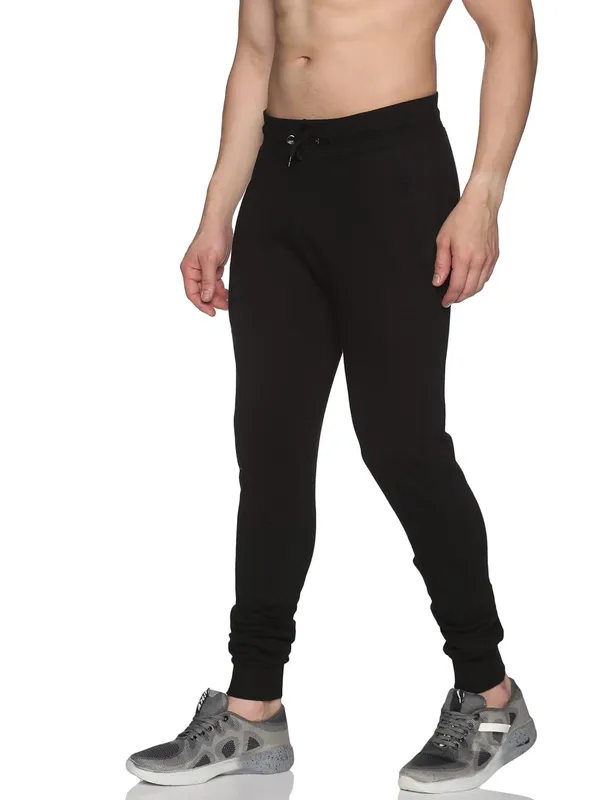 Black_Regular_Fit_Joggers_For_Men