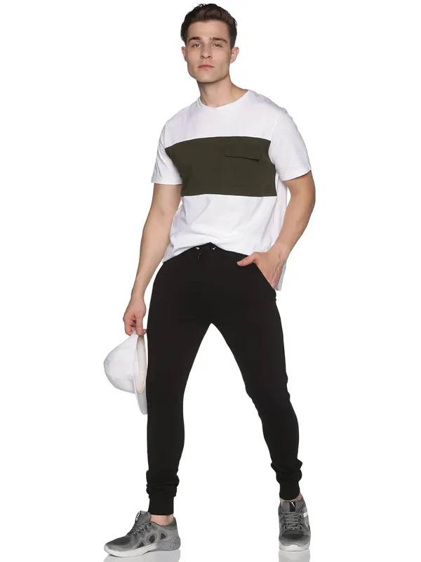 Black_Regular_Fit_Joggers_For_Men