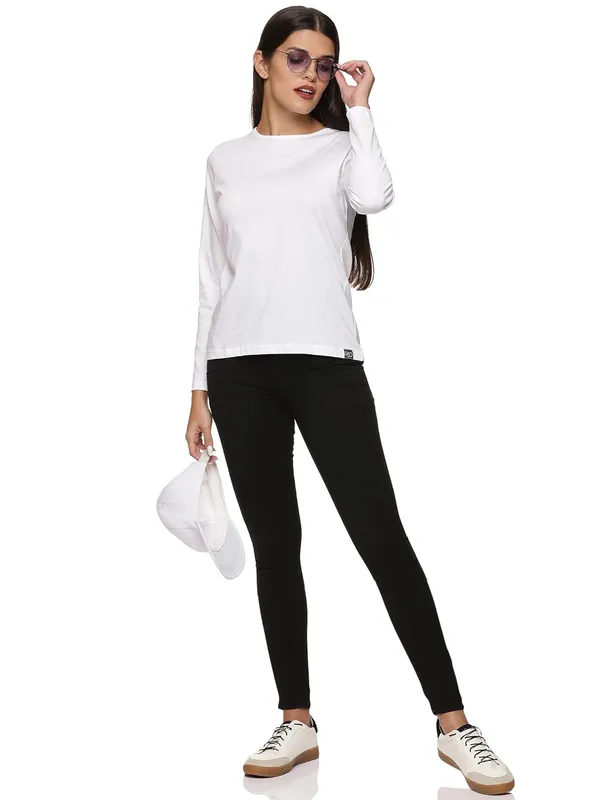 White_Cotton_T_Shirt_For_Women