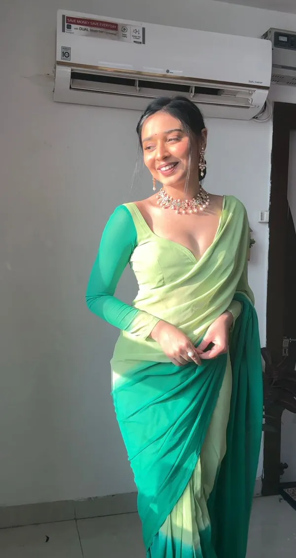 READY_TO_WEAR_MUNSELL_GREEN_SHADED_TRENDY_1-MINUTE__GEORGETTE_SAREE