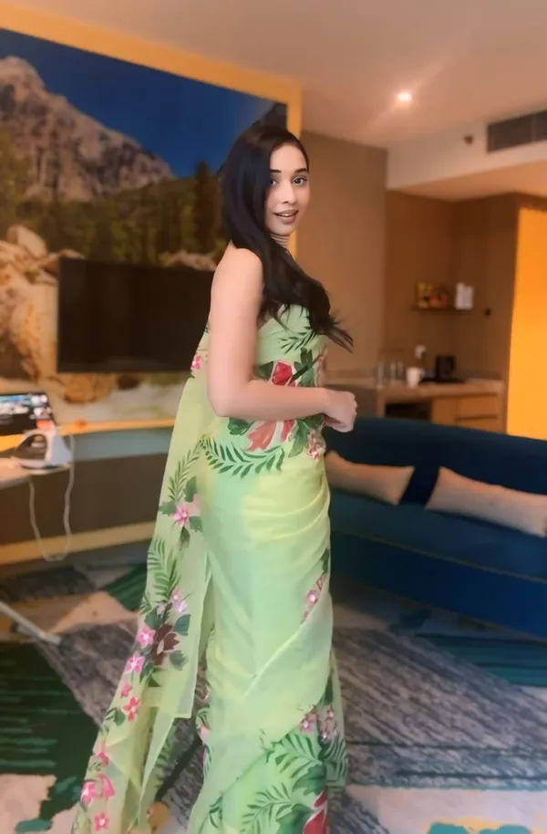 PISTA_TRENDY_GEORGETTE_SAREE_READY_TO_WEAR