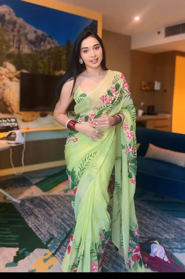 PISTA_TRENDY_GEORGETTE_SAREE_READY_TO_WEAR