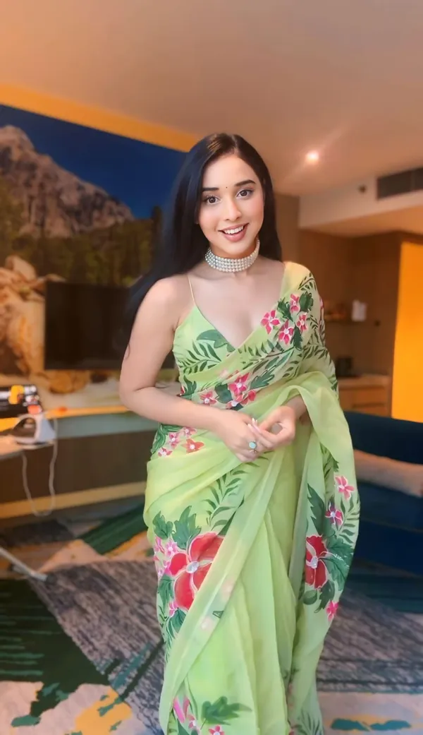 PISTA_TRENDY_GEORGETTE_SAREE_READY_TO_WEAR