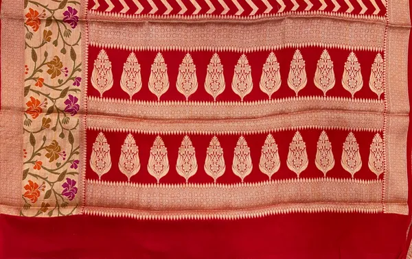 Humairah_Presents_Pure_Handloom_Red_Chiffon_Resham_Zari_Zig-Zag_with_Paithani_Skirt_Zari_Border_with_Red_Blouse
