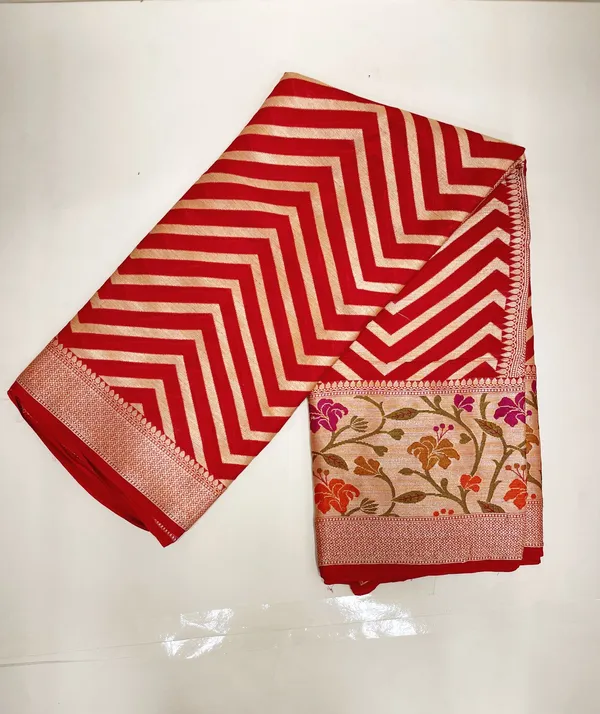 Humairah_Presents_Pure_Handloom_Red_Chiffon_Resham_Zari_Zig-Zag_with_Paithani_Skirt_Zari_Border_with_Red_Blouse