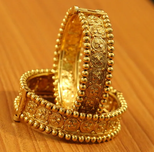 Antique_Gold_Plated_Ginni_Pattern_Openable_Bangles