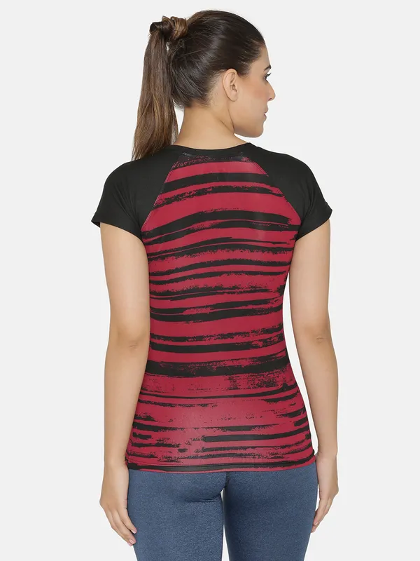 Maroon_&_Black_Dry_Fit_Athleisure_Round_Neck_Half_Sleeve_Workout_Yoga_Training_Gym_T-Shirt_For_Women_&_Girls