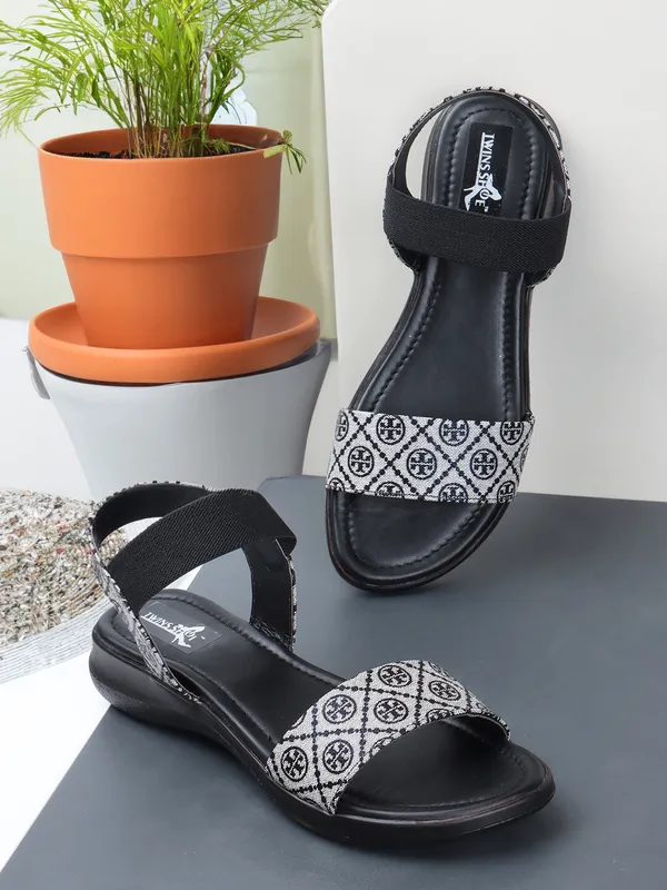 Casual_Slip_On_Flat_Slippers_(White)