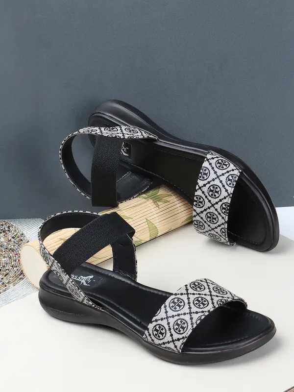 Casual_Slip_On_Flat_Slippers_(White)