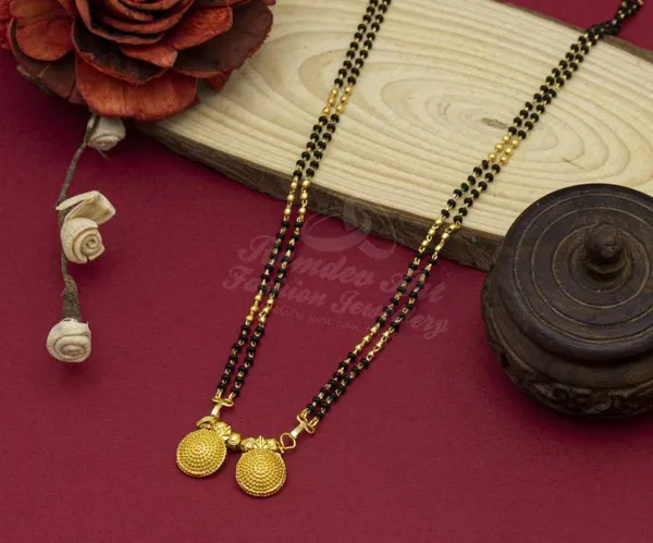 Gold_Simple_And_Stylish_Gold_Plated_Mangalsutra_For_Women
