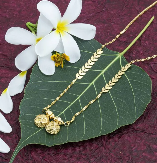 Gold_Simple_And_Stylish_Gold_Plated_Mangalsutra_For_Women