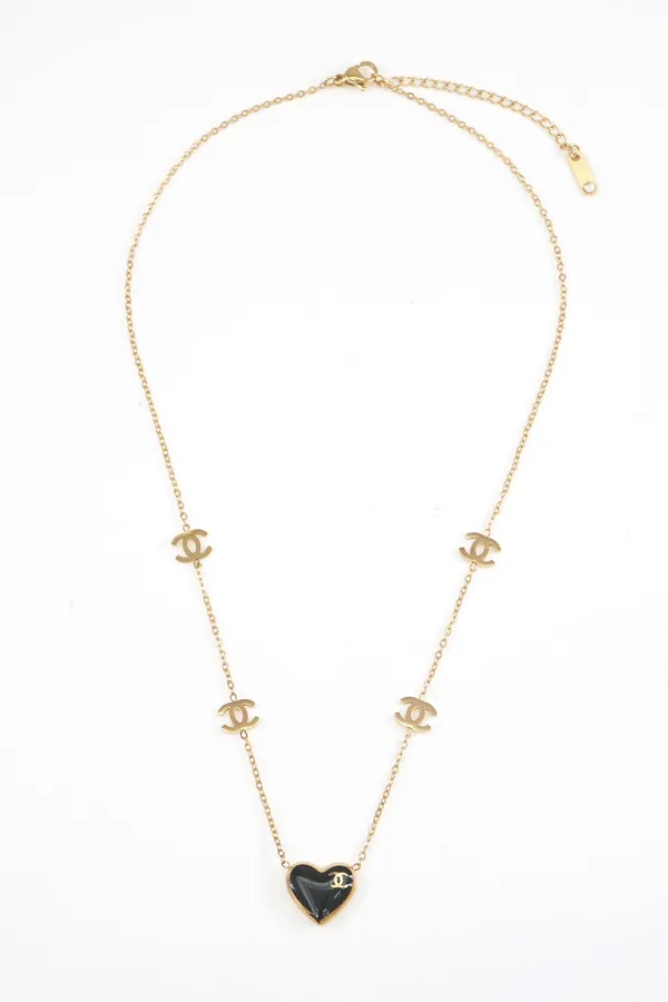 Gold_Glamorous_Stainless_Steel_Gold_Plated_Necklace_For_Women