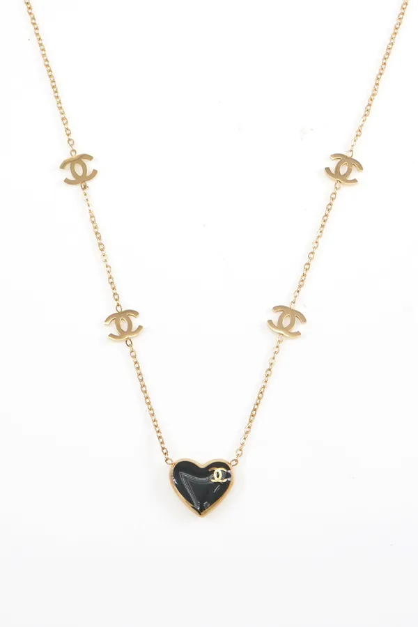 Gold_Glamorous_Stainless_Steel_Gold_Plated_Necklace_For_Women