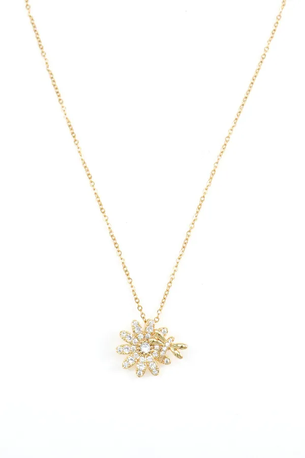 Gold_Charming_Flower_Shape_Diamond_Gold_Plated_Necklace_For_Women