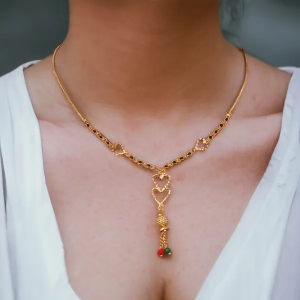 Gold_Simple_And_Stylish_Gold_Plated_Necklace_For_Women
