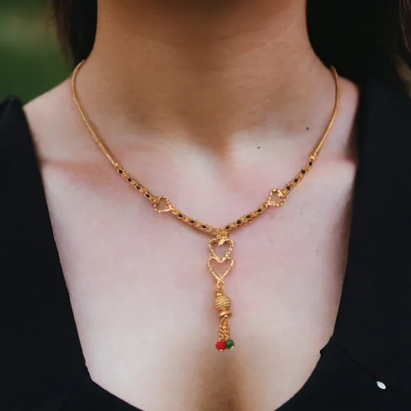 Gold_Simple_And_Stylish_Gold_Plated_Necklace_For_Women