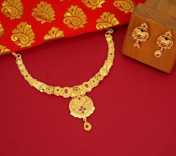 Gold_Stylish_And_Trendy_Gold_Plated_Jewellery_Set_With_Earrings_For_Women