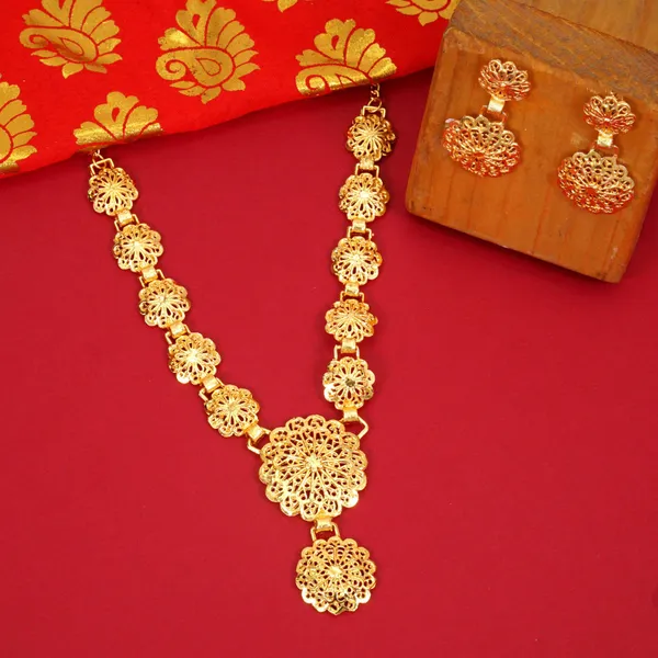 Gold_Designer_And_Stylish_Brass_Gold_Plated_Necklace_Set_For_Women