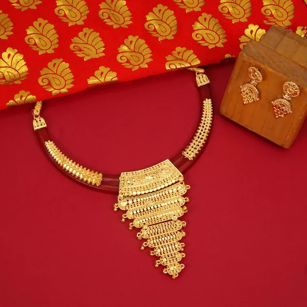 Gold_Stylish_And_Trendy_Brass_Gold_Plated_Jewellery_Set_For_Women